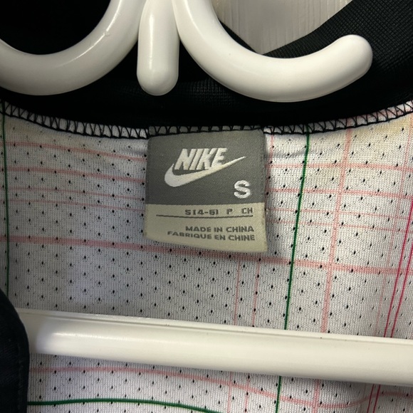 Ladies Nike Jacket - Picture 5 of 8